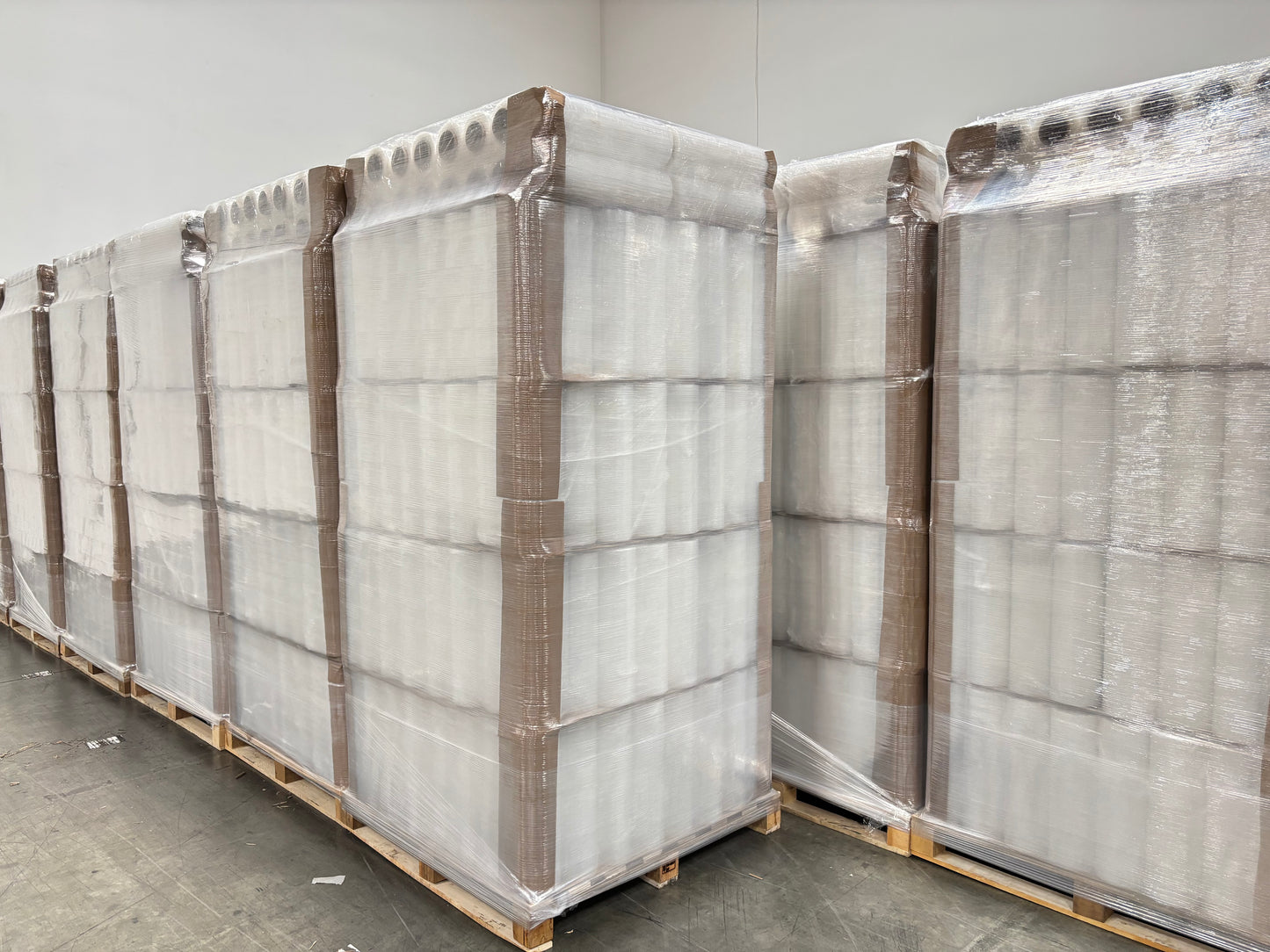 Stretch Wrap, 4 Pack, 18 Inch x 1500 Feet, 80 Gauge, Clear Plastic Cling, Cast Hand Stretch Film Rolls for Packaging Moving Packing Pallets